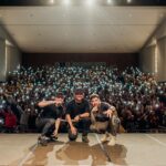 Yedinson Flórez Instagram - En NYC hubo doble función, doble emoción y doble risa. El público del segundo show tiene el récord del ladrido más largo y estridente de la gira 🏆 Vamos a ver quién los destrona. ¡Ya nos vemos, Miami! 🐶 @lokilloflorez | @jpypunto | @eldelasfotos GRACIAS: @nequi_ @ticketlandtravel 📷 @camilo0011