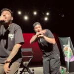 Yedinson Flórez Instagram - En NYC hubo doble función, doble emoción y doble risa. El público del segundo show tiene el récord del ladrido más largo y estridente de la gira 🏆 Vamos a ver quién los destrona. ¡Ya nos vemos, Miami! 🐶 @lokilloflorez | @jpypunto | @eldelasfotos GRACIAS: @nequi_ @ticketlandtravel 📷 @camilo0011