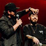 Yedinson Flórez Instagram - En NYC hubo doble función, doble emoción y doble risa. El público del segundo show tiene el récord del ladrido más largo y estridente de la gira 🏆 Vamos a ver quién los destrona. ¡Ya nos vemos, Miami! 🐶 @lokilloflorez | @jpypunto | @eldelasfotos GRACIAS: @nequi_ @ticketlandtravel 📷 @camilo0011