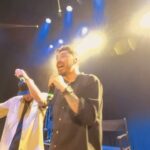 Yedinson Flórez Instagram - Comenzó la gira y más de 3mil almas en New Jersey pusieron la vara alta, vamos a ver cuál ciudad la destrona! Hoy doble función en NewYork🗽 @lokilloflorez | @jpypunto | @eldelasfotos 📷 @camilo0011 Gracias a los patrocinadores oficiales de la primera gira internacional Perros Criollos @nequi_ y @ticketlandtravel