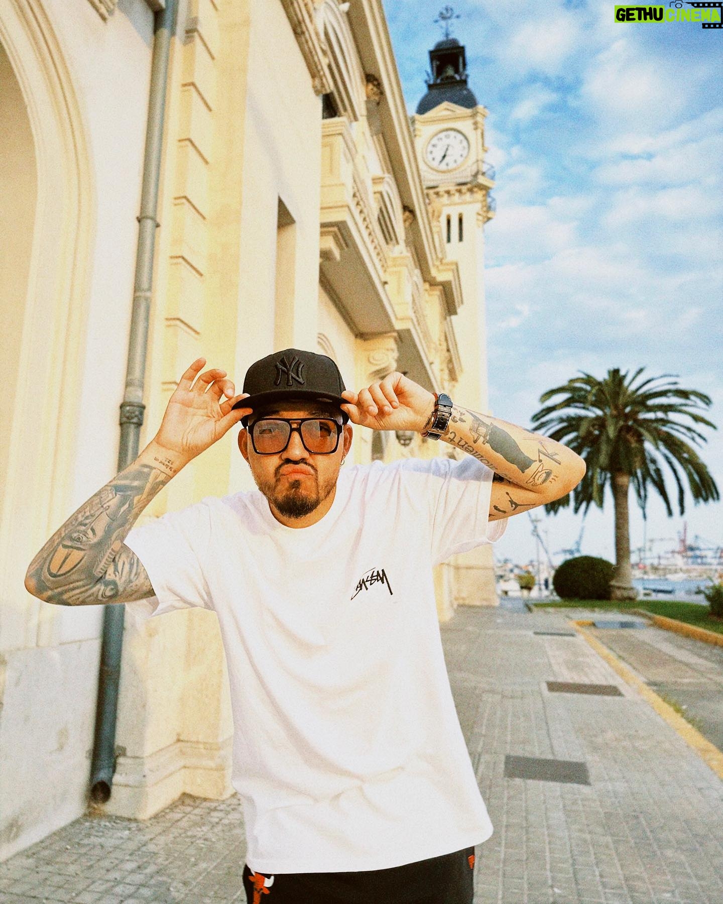 Yedinson Flórez Instagram - Relajaito manín! No soy así de guapo, así me ven los ojos de @eldelasfotos