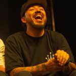 Yedinson Flórez Instagram - Hace muchos años conocí el contrapunteo y me enamoré de esta disciplina y su cultura. Como soy muy inquieto por todas las formas de improvisación me puse el reto de aprender cada día de ella hasta que me llegó la oportunidad de competir en contrapunteo en Yopal, Casanare. Por primera vez participé en el Festival internacional Rey de Copleros y… les cuento el resto en el minidocumental que se estrena hoy a las 8pm🇨🇴 en YouTube (link en historias). 📹 @richieseg #Lokillo #improvisación