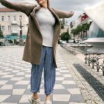Yekaterina Varnava Instagram - Всегда любила смотреть на гладь моря, с восхищением засматривалась на горы и с удовольствием мечтаю под сказочные закаты. Чтобы не выбирать, где проводить отпуск и куда можно будет сбегать от городской суеты, решилась и приобрела в Батуми в районе Гонио собственный номер в красивейшем Wyndham Grand Batumi Gonio, где есть и чистое море, и горный воздух – подарок так подарок я себе сделала на день рождения.
