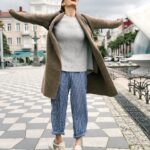 Yekaterina Varnava Instagram - Всегда любила смотреть на гладь моря, с восхищением засматривалась на горы и с удовольствием мечтаю под сказочные закаты. Чтобы не выбирать, где проводить отпуск и куда можно будет сбегать от городской суеты, решилась и приобрела в Батуми в районе Гонио собственный номер в красивейшем Wyndham Grand Batumi Gonio, где есть и чистое море, и горный воздух – подарок так подарок я себе сделала на день рождения.