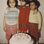 Yekta Naser Instagram - وقتی کوچک هستیم چقدر بزرگسالی دور است اما حالا که در نیمه های عمر متوسط یک انسانم آن یکتای کوچک انگار چند روز پیش بود... عمر همگی طولانی و شادمان#یکتا_ناصر #کودکی البته تولدم نیست تولدم دوازدهم آبان است ممنونم از همگی