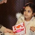 Yekta Naser Instagram – 🤍 #روزمادر و #روززن
 بر تمامی مادران و زنان فهیم و آزاده و مهربان مبارک امیدوارم روزی فرا برسد که عزت و احترام زنان سرزمینم در  شأن واقعی‌شان باشد.