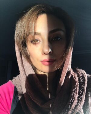 Yekta Naser Instagram - توضيحى ندارم همين طورى و فقط اينكه مواظب خودمون و بقيه باشيم با رعايت اصول بهداشتى و اصول رفتارى و اصول انسانى و...#يكتا_ناصر