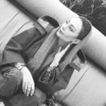 Yekta Naser Instagram - برخی روزها کوهستانی و دشوارند و پیمودنشان بینهایت زمان می برد و برخی دیگر سرازیرند که می توان با شتاب تمام و آواز خوانان پشت سر گذاشت #مارسل_پروست #درجستجوی_زمان_ازدست_رفته جلد یکم عکس:@niktanaser