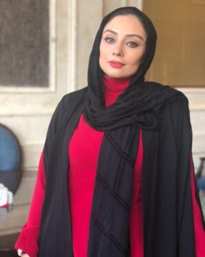 Yekta Naser Instagram - گرم ياد آورى يا نه من از يادت نمى كاهم 
تو را من چشم در راهم#نيما_يوشيج #يكتا_ناصر