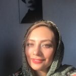 Yekta Naser Instagram – ممنون از همه عزيزانى كه با وجود فعاليت كم من در اينستاگرام هميشه مرا مورد لطف قرار ميدهند و با وجود اينكه اميد اندكى به اصلاح و حال خوب برخى دارم ولى بر خودم واجب ميدانم كه بگويم به جاى اينكه نگران پيرى و چاقى و لاغرى و چروك و لباس و …ديگران باشيم بهتر است نگران بغض و كينه و حسد دل خودمان باشيم زيرا در اين روزگار براى زيبايى دل هنوز درمانى و جراحى وجود ندارد.و در نهايت آرزو ميكنم تمام عزيزان سالم و خوشحال باشيد