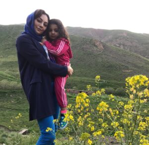 Yekta Naser Instagram - نميدونم من اينجوريم يا همه انسانها ولى انگار فقط از يك جايى به بعد كه آدم تصميم ميگيره قدر تك تك لحظاتش رو بدونه و منتظر اتفاق عجيب و غريبى نباشه .#يكتا_ناصر
عكس:#منوچهر_هادی