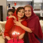 Yekta Naser Instagram - آرى آغاز دوست داشتن است گرچه پايان راه ناپيداست من به پايان دگر نينديشم كه همين دوست داشتن زيباست...#فروغ_فرخزاد #يكتا_ناصر #تولد#مادر#دوستداشتن