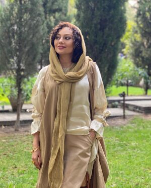 Yekta Naser Instagram - دوستاى خوبى كه  مهرشون با عيار زمان محك ميخوره ميتونن  هميشه براى روبراه شدن كارساز باشن و من چه خوشبختم براى داشتن شما .البته جاى يكى ديگه از قديميها خاليه😜