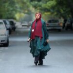 Yekta Naser Instagram - «دل» نیامده رکورد زد . با گذشت تنها سه روز از انتشار سریال دل، رکورد تازه‌ای در تماشای آنلاین سریال‌های شبکه نمایش خانگی به ثبت رسید. . به گزارش روابط عمومی فیلیمو و با گذشت سه روز از انتشار قسمت اول سریال «دل»، میزان تماشای آنلاین این سریال با ثبت رکورد تازه‌ای خبرساز شد. . این آمار که با مقایسه‌ی مجموع دقایق تماشا در سه روز اول انتشار سریال‌ها بررسی شده، نشان می‌دهد که میزان تماشای سریال «دل» رکوردی بیشتر از دوبرابر سریال «هیولا» را به ثبت رسانده است. به این ترتیب که «دل» با ۱۳ میلیون و ۴۴۰ هزار دقیقه، «هیولا» با ۶ میلیون و ۲۰ هزار دقیقه و «مانکن» با ۵ میلیون و ۸۷۰ هزار دقیقه، رتبه‌های اول تا سوم تماشا در ۷۲ ساعت ابتدایی انتشار قسمت اول يك سريال را به خود اختصاص داده‌اند. . «دل» به کارگردانی منوچهر هادی و تهیه کنندگی جواد فرحانی با پشت سر گذاشتن «هیولا»، به پرمخاطب‌ترین سریال شبکه نمایش خانگی در سه روز اول انتشار تبدیل شده است و پیش‌بینی می‌شود این رکورد شکنی با ادامه انتشار سریال به ثبت آمارهای شگفت انگيز تازه‌ اي منجر شود. . حامد بهداد، ساره بیات، یکتا ناصر، کوروش تهامی، سعید راد، بیژن امکانیان، افسانه بایگان، نسرین مقانلو، مهدی کوشکی، علی سخنگو، مهراوه شریفی نیا، لیلا زارع و بهرام افشاری بازیگران سریال «دل» هستند که گروه نویسندگان آن را هم بابک کایدان و میثم کایدان تشکیل می‌دهند.