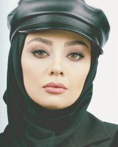 Yekta Naser Instagram - دوستان و همراهان عزیزم عادت به توضیح و واکاوی ندارم ولی چون برایم محترم هستید کوتاه می‌گویم در برنامه شبهای مافیا شرکت کردم چون برایم جذاب و مفرح بود و میدانم که مورد پسند خیلی از عزیزان هم هست نه ادعایی دارم و نه شکوه ای فقط میخواستم بازی کنم و قبل از شروع ضبط آن با تمام توانم سعی در یادگیری اش داشتم فارغ از هر نوع نتیجه ای که به دست آمد فقط لازم می‌دانم بگویم که با این بازی نه قرار است چیزی به من اضافه شود ونه من دنبال مدال هوش و استعدادم که اگر اندک ذوق و هنری بود در این بیست و پنج سال بازیگری نمایان میشد ولی قطعا مانند شما میدانم که برخی از دوستان به هر دلیلی فکر می‌کردند که با هر ترفند و راهی شده ثابت کنند که هوش و استعدادشان ماوراییست به خودشان مربوط است شاید هم باشد ولی به شما اطمینان میدهم که من به شدت قائل به بازی پاک بودم و هستم. با آرزوی سلامتی و روزگار پر روزی برای همه عزیزان.