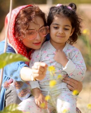 Yekta Naser Instagram - لحظاتى كه با عشق ميگذرد انگار كه از ثانيه هاى عمر كم نميشود #يكتا_ناصر #عشق#مادر#كودك
عكس: معين باقرى