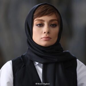 Yekta Naser Instagram - دست كدوم غزل بدم نبض دل عاشقمو 
پشت كدوم بهانه باز پنهون كنم هق هقمو
گريه نميكنم نرو آه نميكشم بشين 
حرف نميزنم بمون بغض نميكنم ببين...#ايرج_جنتى_عطايى #داريوش_اقبالى #يكتا_ناصر 
عكس:معين باقرى#دل