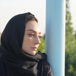 Yekta Naser Instagram - قدرت تحمل هر کس را از میزان سکوتش بسنجید 
آنان که هیاهو می‌کنند بار هیچ چیز را به روی شانه های خود تحمل نمیکنند
#احمدشاملو 
#یکتا_ناصر