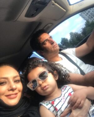 Yekta Naser Instagram - كودكان يكى از زيباترين پديده هاى هستى هستند كه در لحظات نااميدى از همه تلخى هاى زندگى مى توانند با پاكى و شفافيت و شادمانى هاى ديدنيشان درخشش اميد را در قلب و ذهنمان پديدار كنند و تشويق مان كنند  تلاش كنيم دنيا را جاى بهترى براى آنها بسازيم .براى همه كودكان جهان .
روز جهانى #كودك مبارك#روز_جهانى_كودك #يكتا_ناصر #منوچهر_هادی