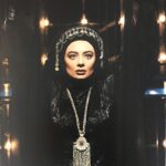 Yekta Naser Instagram – #تئاتر_ترور سال نودو چهار به كارگردانى آقاى#حميدرضا_نعيمى  عزيز كه بسيار آموختم و لذت بردم و رنج كشيدم و نوش جان كردم و خاطره ساختم تا هميشه خودم#يكتا_ناصر.