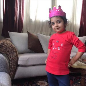 Yekta Naser Instagram - آرزوى قدرت ،شجاعت و حكمت دارم  براى تمامى كودكانمان كه شايد در دوره بزرگسالى آنها ايران و دنيا كمى سامان بگيرد.#كودك#دختر#سوفيا#ايران