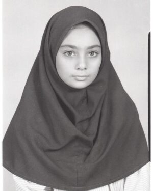 Yekta Naser Instagram - اين عكسها يك ماجراى بامزه داره 
مريم تخت كشيان عزيز از عكاسهاى خوب و بنام سينما اين عكسها رو براى منوچهر فرستاد و ميخواست بدونه كه من هستم يا نه و جالب اينجاست كه هنرمندى كه عكسهاى قديمى رو از عكاسيهاى قديمى جمع آورى ميكند به آنها برخورده و چون به نظرش شبيه من بوده براى مريم عزيز فرستاده خودم خيلى ذوق زده شدم چون نداشتمشون و فكر كنم عكس اول مال اول دبستانم باشه#يكتا_ناصر
@alizzanjani