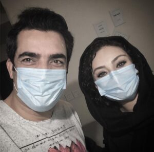Yekta Naser Instagram - روزایی رو می‌گذرونیم که ماسک، همراه همیشگی‌مون شده.
تو این روزا نکنه خندیدن یادمون بره، حتی شده با ماسک هم بخندیم، چشم‌هامون با خنده قشنگتره.

رستوران ارکیده یه چالش گذاشته و من و منوچهر رو دعوت کرده، 
من هم شما همراهان عزیز این صفحه رو به این چالش دعوت میکنم؛

با ماسک بخندین و تو پستتون #ارکیده_خند رو بزنین و رستوران ارکیده رو منشن کنین و در نهایت دو تا عزیزاتون رو به این چالش دعوت کنید.‌
‌
راستی ارکیده یه سری جوایز هم برای شرکت‌کننده‌ها در نظر گرفته😉‌
.
توی این چالش ۱۳ نفر از شرکت کنندها از مجموعه رستوران‌های ارکیده جایزه‌ نقدی دریافت می‌کنن🎊‌🎉
‌
‌🎁🎁🎁‌‌
‌جایزه نفر اول: ۱۰.۰۰۰.۰۰۰‌ریال‌
‌جایزه نفر دوم: ۵.۰۰۰.۰۰۰‌ریال‌
‌جایزه نفر سوم: ۳.۰۰۰.۰۰۰‌ریال‌
‌جایزه ۱۰ نفر آخر هم: ۱.۰۰۰.۰۰۰ریال

تو صفحه رستوران ارکیده اطلاعات بیشتر رو ببینین

@orkideh_restaurant
@orkideh_restaurant

#خنده_زدن_لب_نمیخواد #ارکیده_خند #رستوران_ارکیده #بخندیم