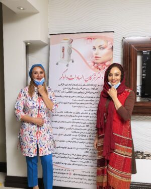 Yekta Naser Instagram - در كنار خانوم دكتر دادگر و همسر محترمشون دكتر صفايى 
@dr.mojgansadatdadgar 
@dr.sinasafaei 
دكتر دادگر سوفيارو به اين دنيا آوردن و هر چه از مهربانيشون بگم كمه