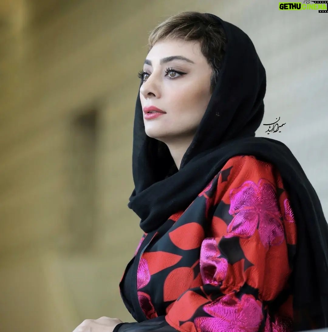 Yekta Naser Instagram - عکسهایی را که شبیه خودم هست دوست دارم شبیه منِ من عکسهای یکهویی ممنونم از نفس آذر و سمیرا اسدیان عکاسان عزیز