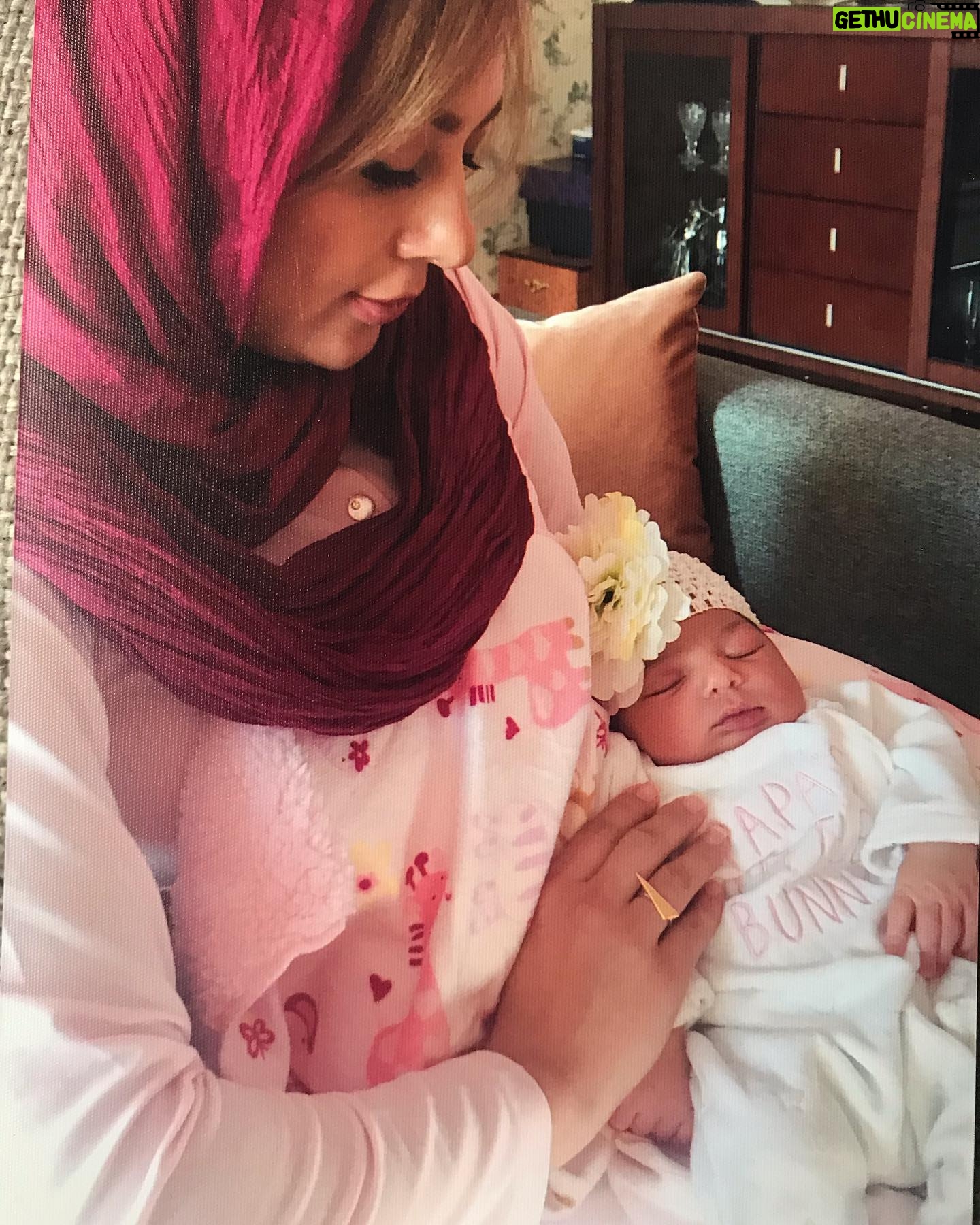 Yekta Naser - 100.8K Likes - سه سال پيش در همين ساعت اعجاب انگيز ترين احساس دنيا را تجربه كرديم با هم به دنيا آمدن تو و مادر شدن من و تا ابد عاشق ماندن من ٠#يكتا_ناصر #تولد#مادر