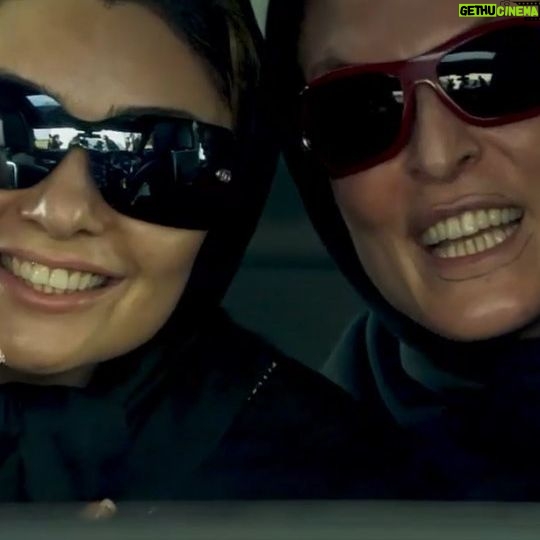 Yekta Naser Instagram - پخش قسمت هشتم هم همزمان شده با روزهای پایانی فیلمبرداری منم که دلتنگ و حساس🙂 خب سخته دیگه دوستامو همکارامو و وابستگیهای قشنگم رو با خنده ای بر لبو البته جسم و روحی خسته به خدای بزرگ بسپارم