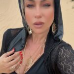 Yeliz Yeşilmen Instagram - Dünyanın en boş çabası sizi üzen birine sizi ne kadar üzdüğünü anlatmaktır bu yüzden şarkıyı sesi açın ve sallamaya başlayın sallayın sallayın sallayın gitsin…… # bu arada Dubainin altını üstüne getirdim biz gittikten sonra seller fırtınalar olmadık şey kalmadı bir ilk ona göre korkum benden .#yelizyeşilmen #dubai #instgram #kesfetteyiz #öneçıkar #fyp #satalana #emirates