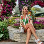 Yeliz Yeşilmen Instagram - Bazen…… @cocuklugezginyelo #yelizyeşilmen #dubai #dubaimiriclegarden #öneçıkar #fyp #instagram #kesfetteyiz #life #birbeyaliakbaş #emirates
