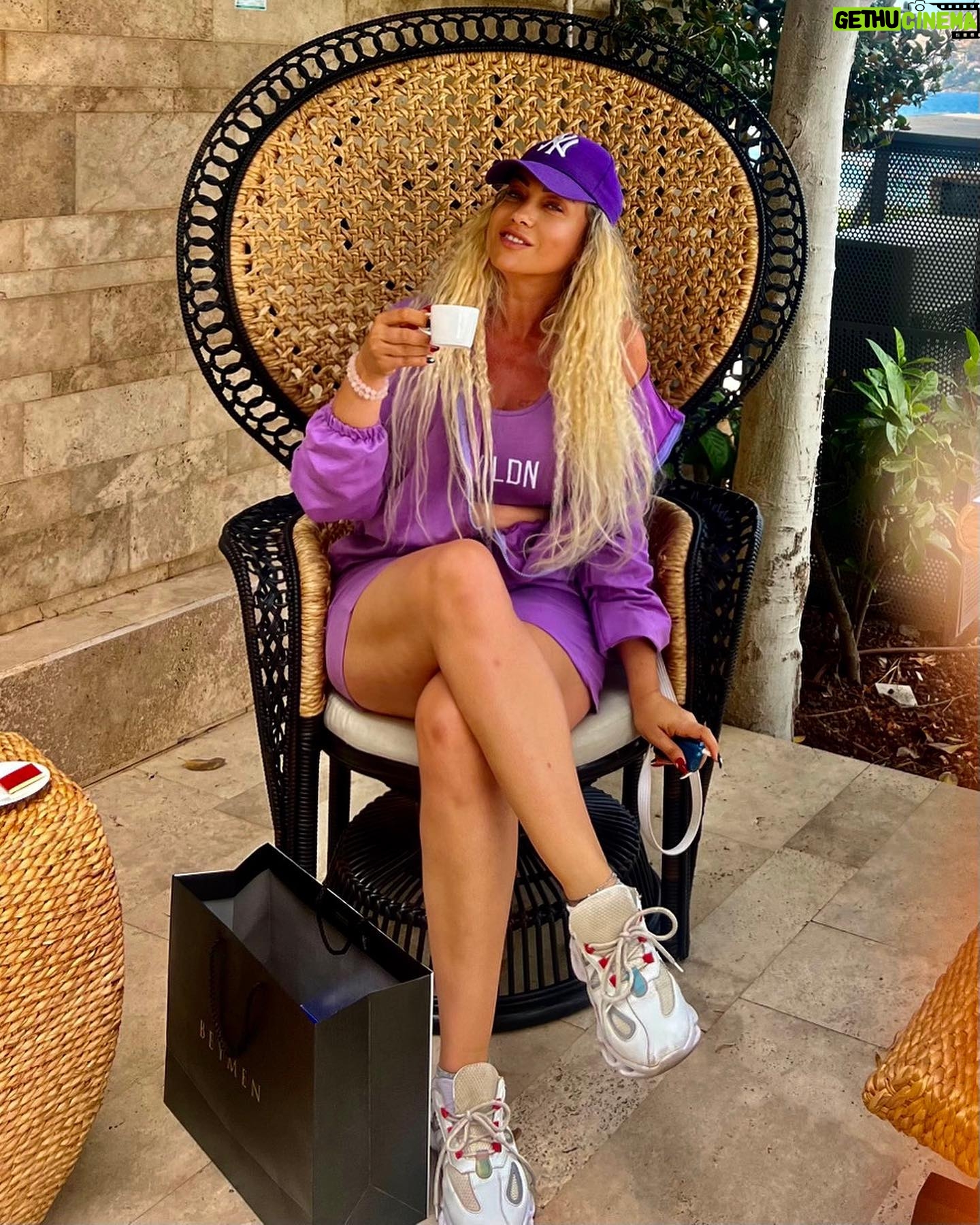 Yeliz Yeşilmen Instagram - Şahsınıza karşı haddi aşan,hududu geçen,küstahlaşanları,altın olsa kesenizde bal olsa kasenizde tutmayın #fyp #yelizyeşilmen #öneçıkar #keşfet #mylife