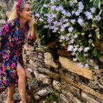 Yeliz Yeşilmen Instagram - Sevdiklerine bağlı ol,ama bağımlı olma. fedakar ol ama kendini feda etme. dünü unutma,saplanıp kalma da. sabret ama katlanma. eleştir ama suçlama. İste ama ısrar etme. Ve en önemlisi hiç kimseye biat etme. Demiş bir şaman sözü. #yelizyeşilmen #instgram #instagood #fyp #didim #çocuklugezginyelo