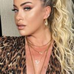 Yeliz Yeşilmen Instagram - Zorluklar ,başarının değerini arttıran süslerdir.Zorluk olmadan başarı olmaz önemli olan zorluklara karşı dik duruş ……….Tabi pes etmenek #yelizyeşilmen #fyp #lifestyle #öneçıkar #keşfetteyiz #keşfet