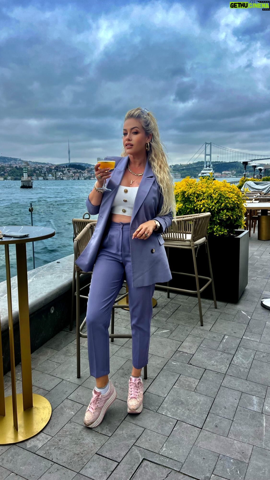Yeliz Yeşilmen Instagram - Her işin gizli şahidi vicdandır.Şişt senin vicdanın rahat mı?#yelizyeşilmen #öneçıkar #fyp #travel #liyfestyle #keşfet #keşfetteyiz #mandarinoriental