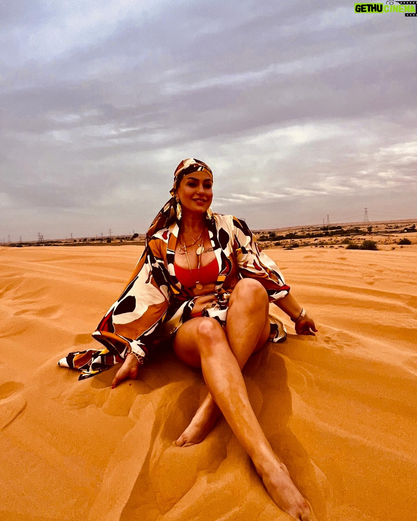 Yeliz Yeşilmen Instagram - Kolay bir hayattan güçlü hikayeler çıkmaz. Zor bir hayat ise kolay anlatılmaz…… #yelizyeşilmen #dubai #instgram #instagood #kesfet #öneçıkar #fyp #emirates