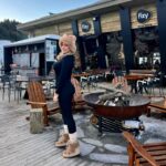 Yeliz Yeşilmen Instagram - Ne kadar çok anladiysan,o kadar derinlere battım,sıkıştım kaldım. Öylesine güzel bir gökyüzünün altında, bu kadar kötü insan nasıl yaşayabiliyordu. Namuslu olmak sizi diğer insanlardan üstün yapmaz. Övünme hakkını vermez, zaten yaşadığı sürece bütün insanlar namuslu olmak zorundadır. Önce biraz ağladılar, ama alıştılar şimdi. Aşağılık insanoğlu her şeye alışır! Kötü bir insan değildim. Ne aksi bir adamım, ne de uysal biriyim. Ne alçağın biriyim, ne de namuslu, ne onurlu biriyim, ne de kahramanım. Ben hiçbir şey olamadım. Bence, gerçekten büyük insanlar, dünyada büyük acılar çekmek zorundadır. En iyisi hiçbir şey düşünmemek! Mümkünse tabi. Demiş Dostoyevski …… #yelizyeşilmen #öneçıkar #keşfet #instagood #instgram #dostoyevsky