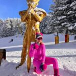 Yeliz Yeşilmen Instagram - Bir taşı 10.000 defada havaya atsan uçmayı öğretemezsin demiş Aristo.Enerjinizi doğru insanlara harcayın doğru insanlarla iş yapın çünkü boşa harcanan enerji boşa harcanan zaman bomboş insanlara harcanan yıllar sonucunda bir bakıyorsunuz ki elde var sıfır taştan kuş kuştan taş olmaz olmaz olmaz siz hayatınızda hoş insanlara enerji harcadığınız mı çok merak ediyorum. #yelizyeşilmen #uludağ #keşfet #öneçıkar #instagood
