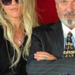 Yeliz Yeşilmen Instagram – Cemom canım hayatımın aşkı canım babacığım seni unutmak ne mümkün son nefesime kadar aklımda kalbimde ruhumdasın ama seni o kadar güzel kalabalıklarla o kadar güzel dualarla uğurladık ki bu herkese nasip olmaz gurur duyuyorum yüzlerce insan geldi yüzlerce dua aldık babacığım seni hep gülen yüzün soyledigin şarkılar ve duygusallığına hatırlayacağız bunu asla kabul edemesemde ne zaman kabule geçerim hiç bilmiyorum bu çünkü gerçekten çok acıtıyor ve çok acı……. #cemo #yelizyesilmen #instagram #yeşilördekgibi