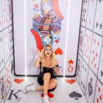 Yeliz Yeşilmen Instagram – Hayatımızda üç çeşit insanı asla hiçbir zaman unutmamamız lazım nedir bu üç çeşit insan.1-en zor zamanlarında sana yardım eden insanlar 2-Zor zamanda seni terk eden insanlar 3- Ve seni zor duruma sokan insanlar işte bu üç insanı asla unutmamak ona göre davranmak gerekiyor dostlar sizi ilk üçünüz de kim var kim bilir hepsi içimizde saklı