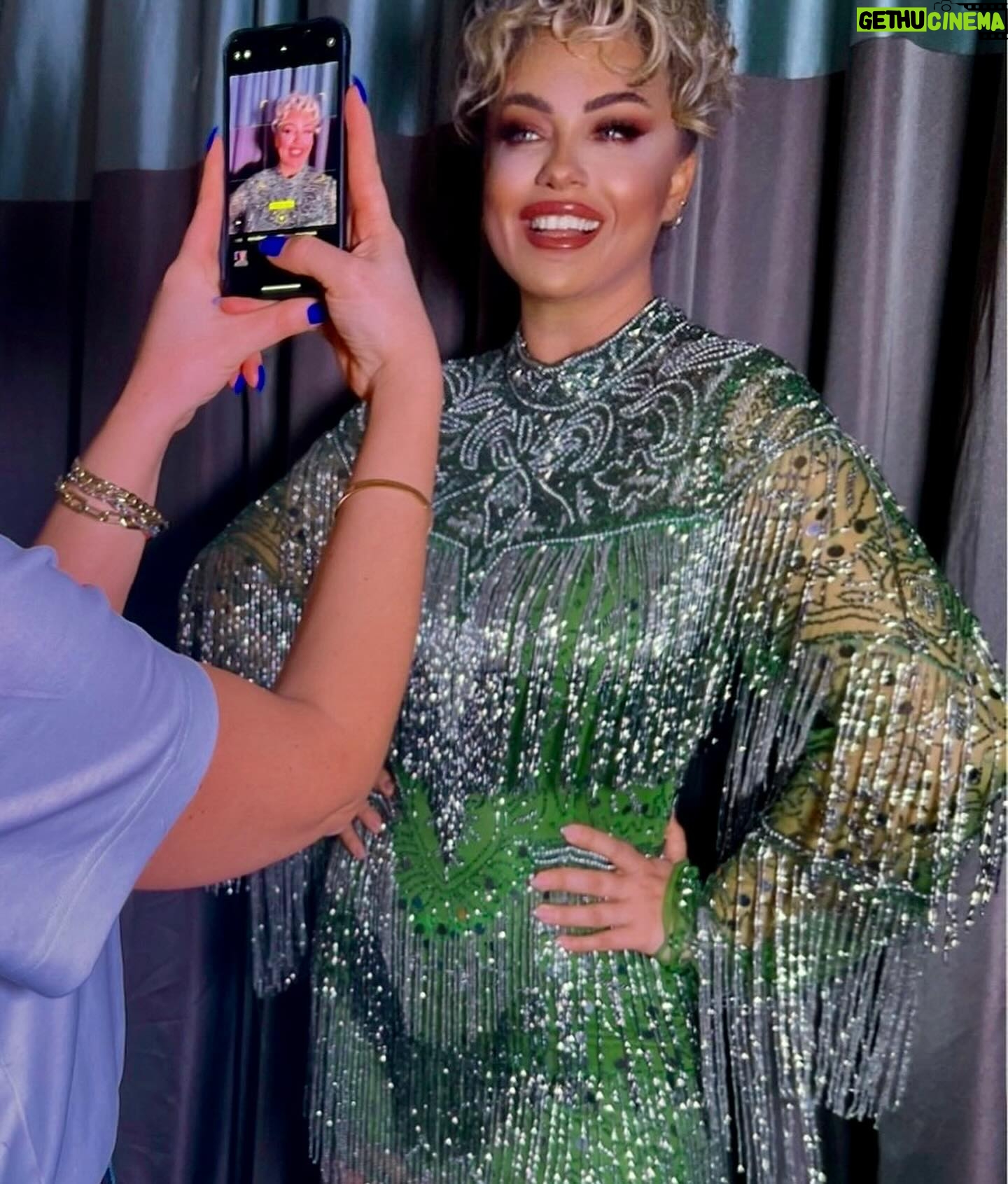 Yeliz Yeşilmen Instagram - Kim olursan ol, ne yaparsan yap, gerçekten tüm yüreğinde iste…..Ve bir şeyi gerçekten çok isteyince bütün evren arzunun gerçekleşmesi için işbirliği yapar.Yeter ki iste…. #yelizyeşilmen #yelodaninciler #instgram #öneçıkar #kesfet #instagood