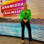 Yeliz Yeşilmen Instagram - Elindeki elmas’ın değerini bilmeyen, gün gelir Çakıl taşıyla oynamak zorunda kalır……… #yelizyeşilmen #keşfet #instagram #fyp #liyfestyle #instagood #öneçıkar#tv #sunucu #television #star