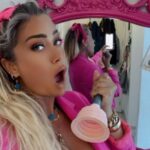 Yeliz Yeşilmen Instagram - Veee bizde uyalım modaya # ama temizlik barbie ev hanımı barbie #barbie #yelizyeşilmen #reels #fypage #instgram #öneçıkar #keşfet