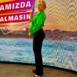 Yeliz Yeşilmen Instagram - Elindeki elmas’ın değerini bilmeyen, gün gelir Çakıl taşıyla oynamak zorunda kalır……… #yelizyeşilmen #keşfet #instagram #fyp #liyfestyle #instagood #öneçıkar#tv #sunucu #television #star