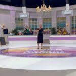 Yeliz Yeşilmen Instagram - Atv mutfak bahane programının ramazan çekimlerini de yaptık tüm ekibe teşekkür ediyorum ATV ekranlarında altıncı kere jüri olarak bu programda olmak benim için onur ve gurur @atvmutfakbahane @atvturkiye #yelizyeşilmen #singer #öneçıkar #kesfetteyiz #instgram #instagood