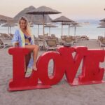 Yeliz Yeşilmen Instagram - Yelo yaparsa en iyisini yapar tabiki hem güneş hem güneş sonrası bronz renk veren bol ince simli özel çikolata kokulu yağım bir haftadır satışta ilgiye teşekkürler @yelizyesilmenbeauty #yelizyyesilmen #instgram #fyp #öneçıkar #keşfet #bronzoil