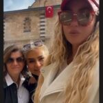 Yeliz Yeşilmen Instagram – Ödül almak için gittiğim Gaziantep’te bir saatlik kısa bakırcılar Çarşısı turu videolarımı kaydırarak izleyebilirsiniz detaylarda gezi  sayfamda @cocuklugezginyelo #yelizyeşilmen #gaziantep #travel #çocuklugezginyelo #öneçıkar #keşfet #gezgin #instgram #fy