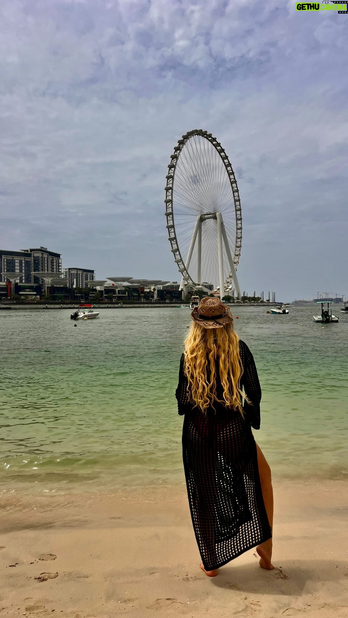 Yeliz Yeşilmen Instagram - Hedefe doğru yürümeye başladık yürü yelo…. Story’de kalmasın diyenlere gelsin bunu iki hafta önce Story’de paylaşmıştım .#yelizyeşilmen #dubai #instgram #öneçıkar #kesfet #instagood #fyp #emirates